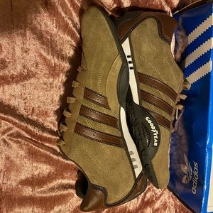 Men’s Adidas Goodyear Racer Low Shoes Size 9